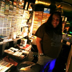 DJ Mimmi in seinem Revier. Foto: Elena Sansigre Silva