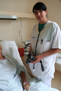 Krankenschwester Caterina Cosentino muss sich auch wÃ¤hrend der Deutschlandspiele um ihre Patienten kÃ¼mmern