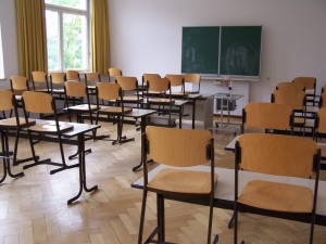 Nach dem Ansturm werden sich nicht nur Klassenräume, sondern auch Hörsäle leeren. Deshalb schreibt die Uni Dortmund befristete Stellen aus. Foto: pixelio.de / Manfred Jahreis