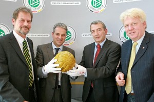 Der Original-Ball aus dem WM-Endspiel 1954 kommt nach Dortmund. Quelle: DFB-Fußballmuseum