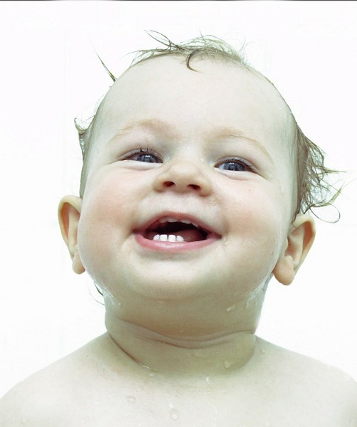 Babys und Kinder lachen im Schnitt 400 Mal am Tag, oft grundlos. Erwachsene lassen sich nur zu etwa 15 Lachern am Tag verleiten. Foto: flickr.com / gagilas