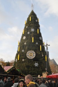 Die Meisterschaftsschale würde der BVB gerne auch nächstes Jahr an den Weihnachtsbaum hängen.