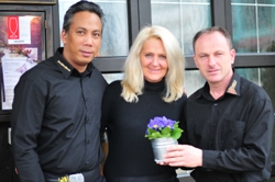 Tong, Martina und Avni, Mitarbeiter der Gaststätte "Alter Markt". Foto: Lena Kalmer