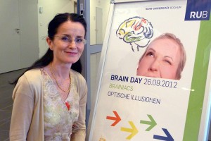 SFB-Sprecherin Prof. Dr. Denise Manahan-Vaughan möchte mit dem Brain-Day neurowissenschaftliche Forschung aus dem "Elfenbeinturm Universität" in die Öffentlichkeit tragen. Foto: Jonas Fehling