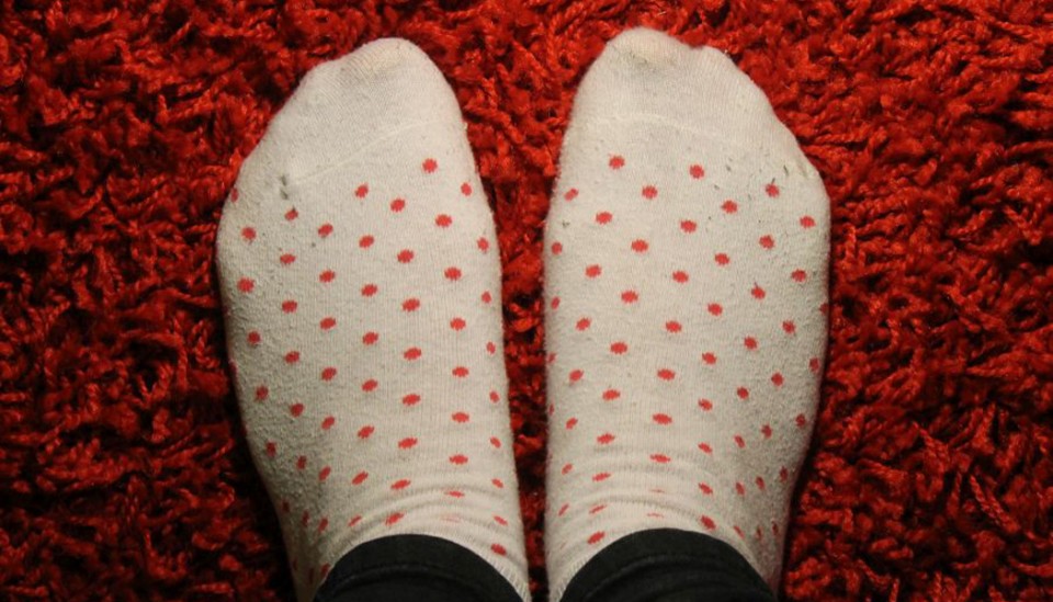 Füße mit Socken.